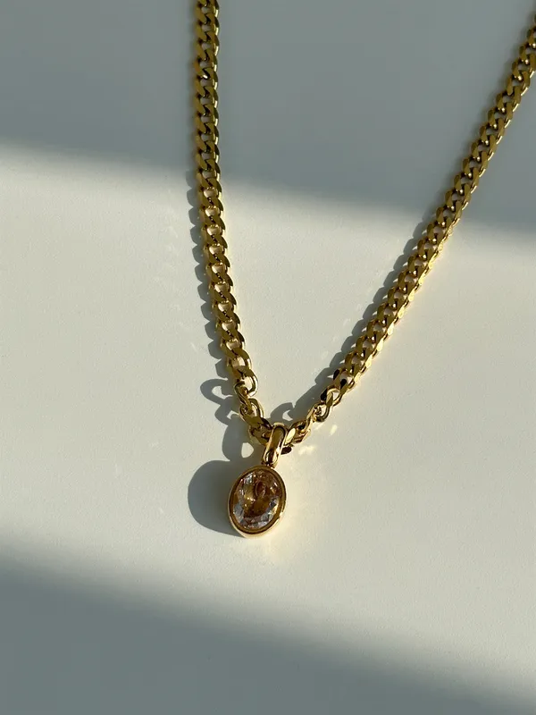 Gold_Oval_Chain_Pendants_For_Women